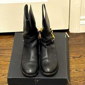 Giuseppe Zanotti size 38 boots with chains